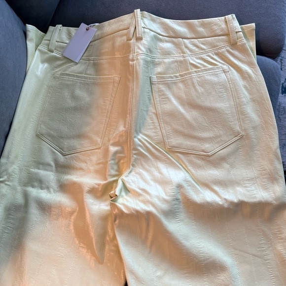 Good American 90s relaxed faux leather straight leg pants size 10 lemon - Picture 8 of 14